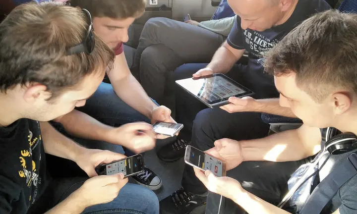 Cloud Gaming or a Native Install What Each One Asks of Your Phone and Your Line - illustration